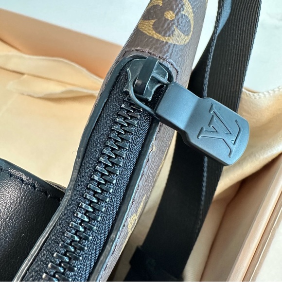 Louis Vuitton Christopher Bumbag Monogram Brown - Picture 5 of 15